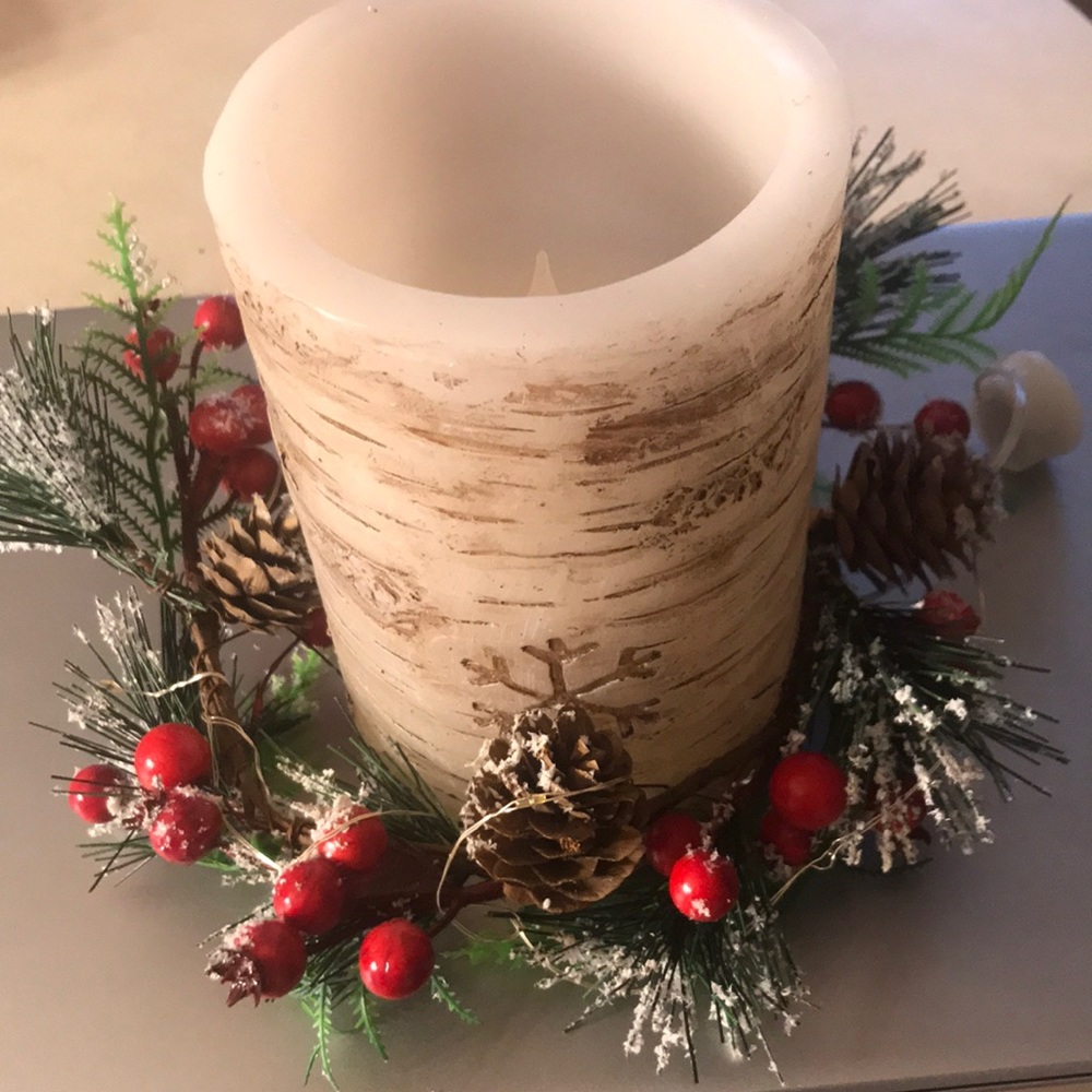 LED candle with wreath